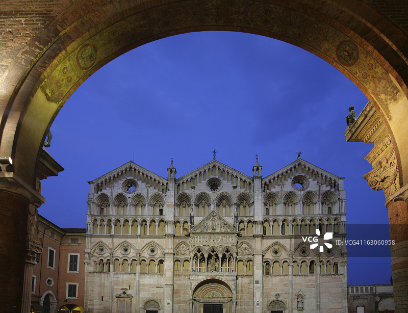 费拉拉圣乔治大教堂立面图片素材