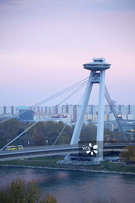 多瑙河上的新桥图片素材