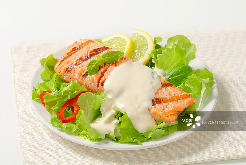 沙拉三文鱼排图片素材