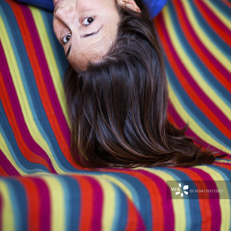 色彩鲜艳的女孩头像图片素材