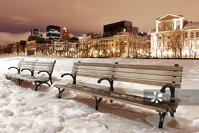 夜晚的蒙特利尔老城区冬季景色图片素材