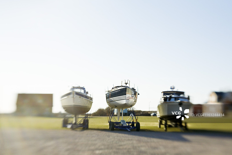 街头陈列的轮船模型图片素材