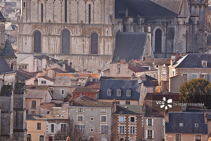 俯瞰圣皮埃尔的屋顶图片素材