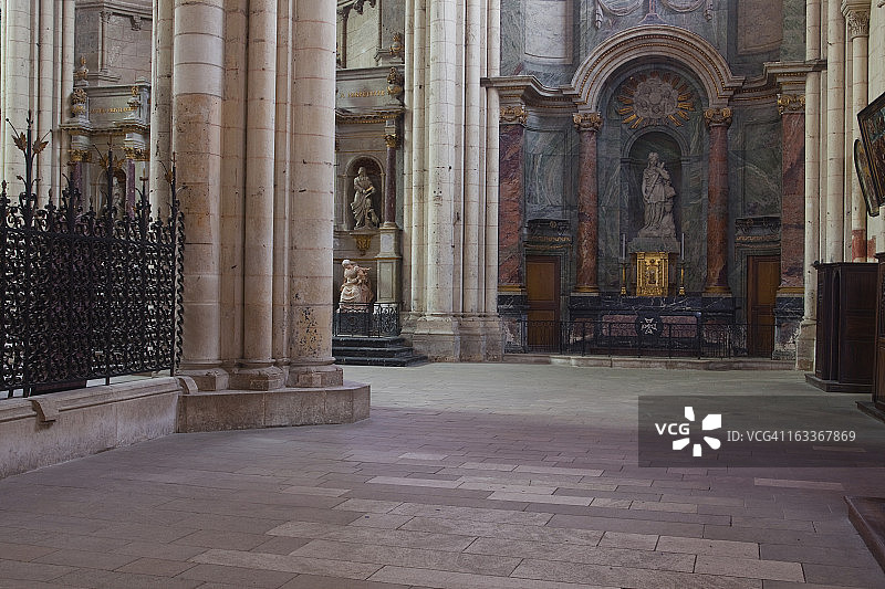 圣皮埃尔大教堂内部图片素材