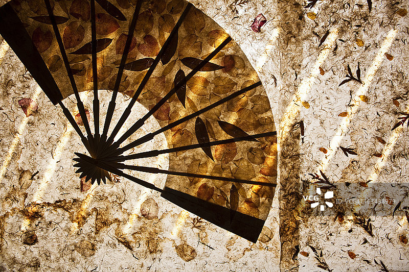 窗户上的手工纸图片素材