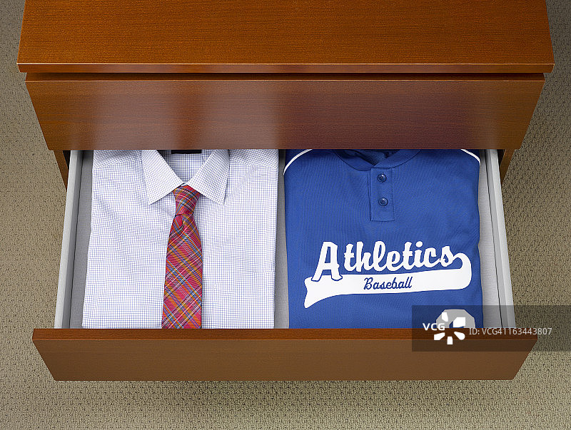 抽屉里的男士衬衫图片素材