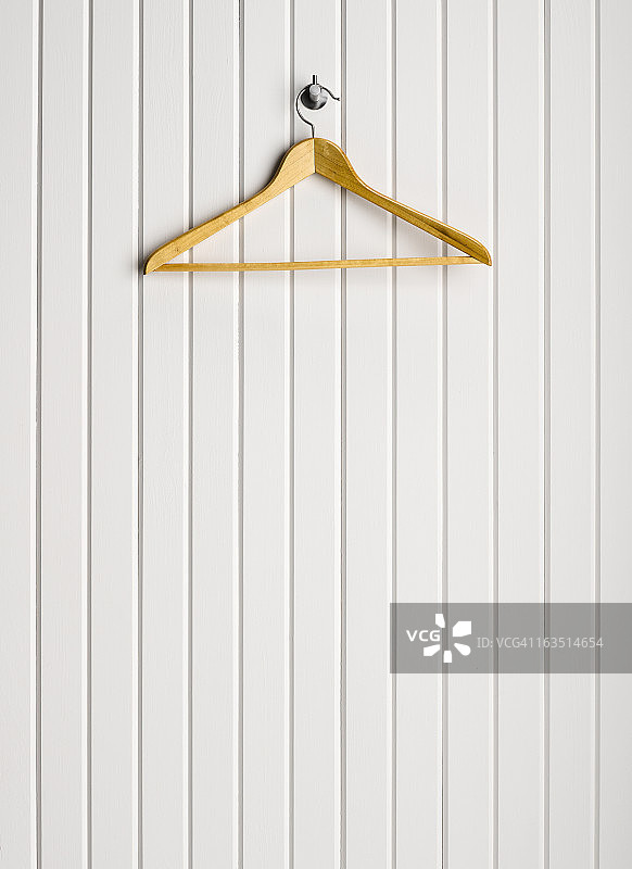 墙钩上的外套衣架图片素材