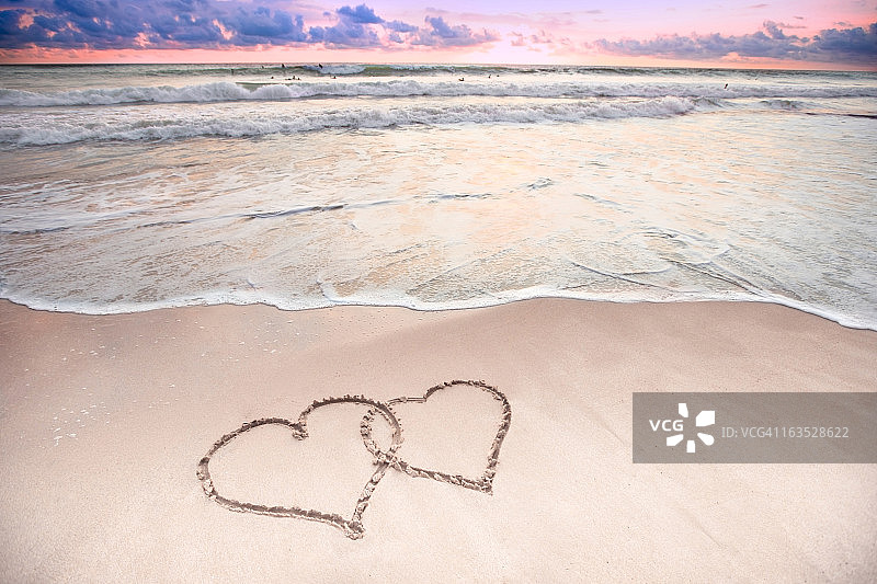 海滩上的两颗心图片素材