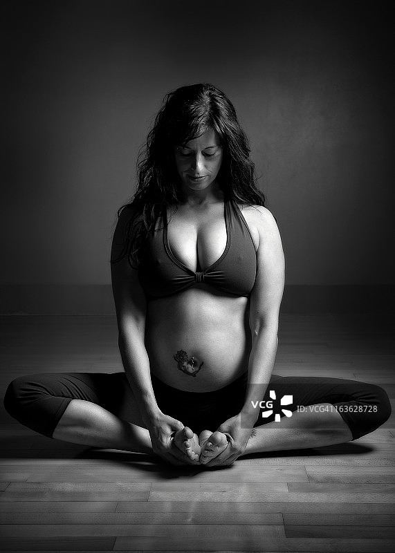 束角式,美丽的孕妇肚图片素材