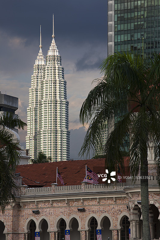 苏丹阿都沙末大厦上的双峰塔图片素材