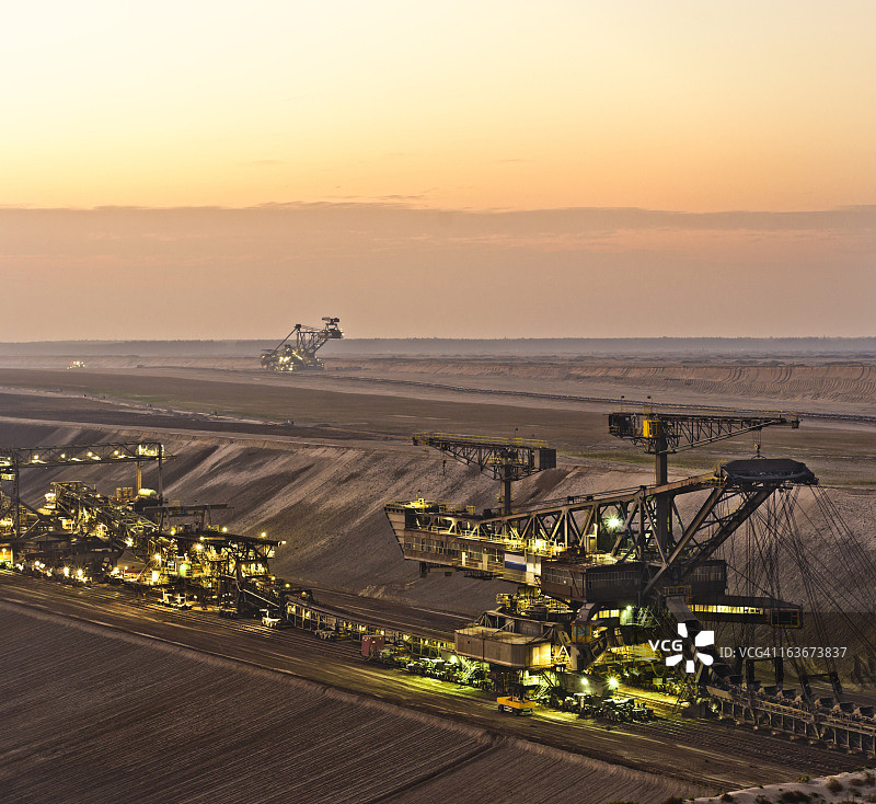 褐煤露天开采图片素材