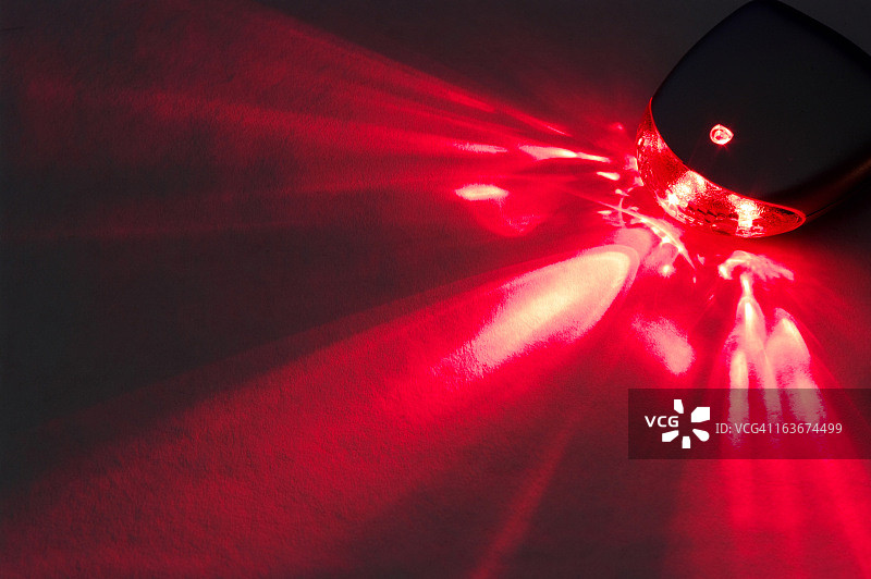 照亮背景的后置LED自行车灯图片素材