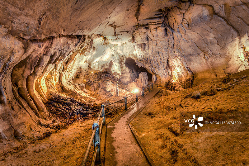 洞穴地下通道，姆鲁山国家公园，婆罗洲图片素材