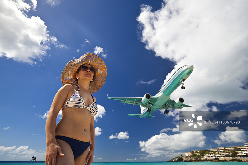 度假中的女人图片素材