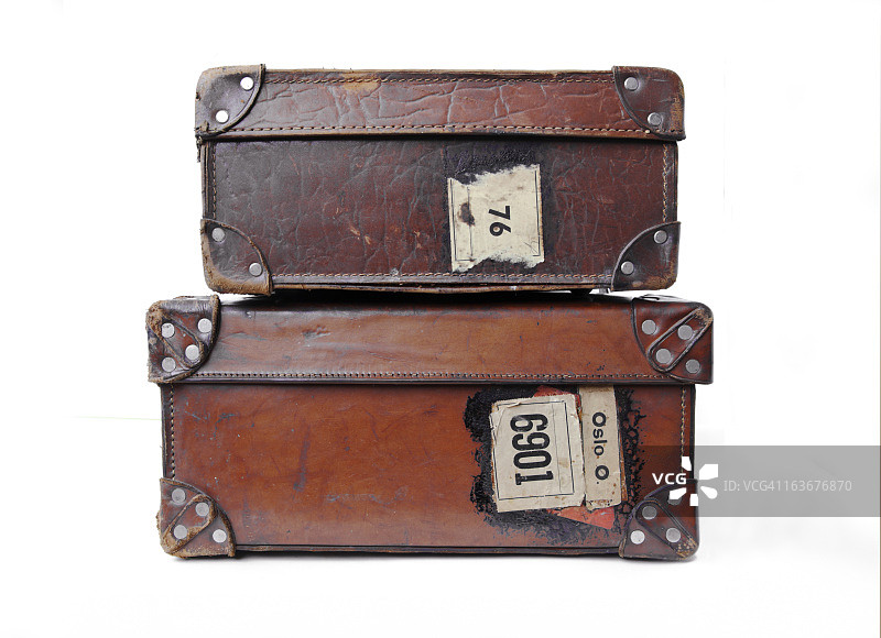 带有标签的复古皮革手提箱图片素材