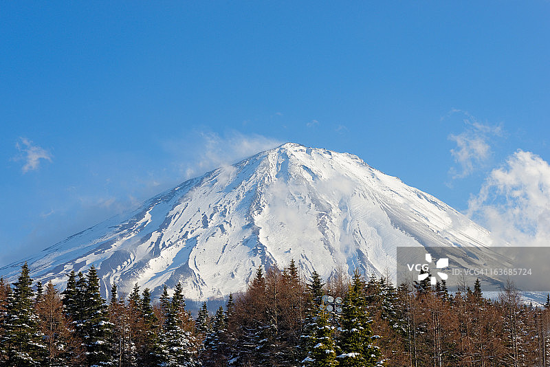 雪中的富士山图片素材