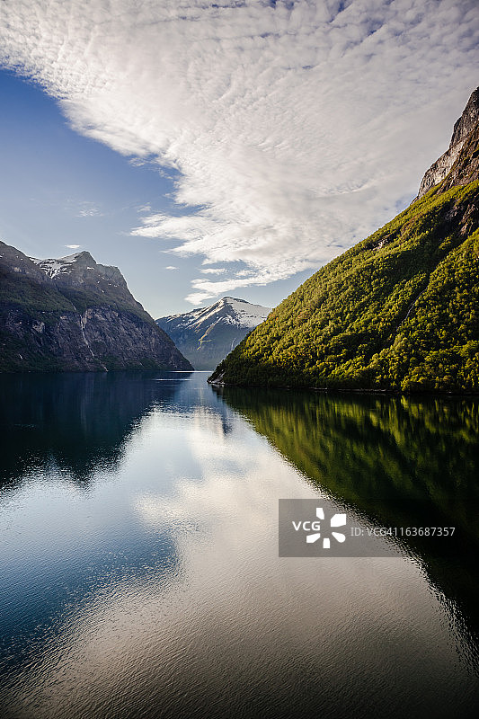 Sunnylvsfjord的晨景图片素材
