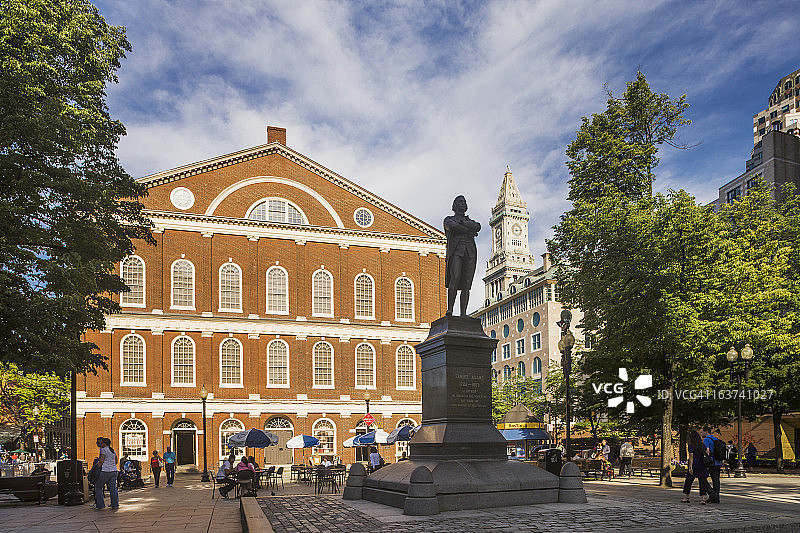 法纳尔厅和塞缪尔·亚当斯雕像图片素材