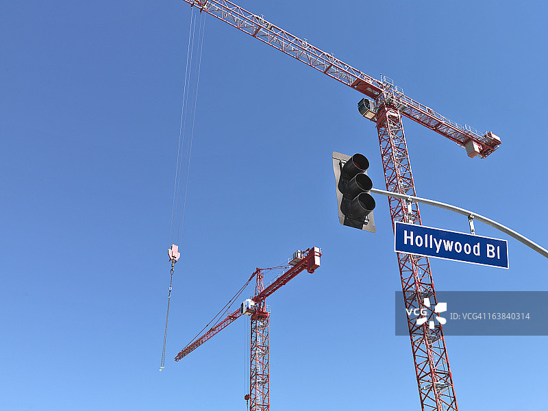 好莱坞大道上的建筑起重机图片素材
