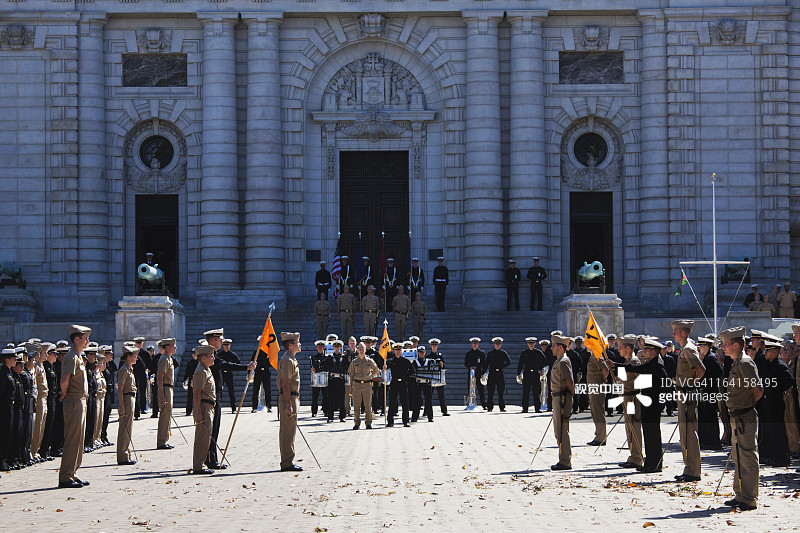 海军学员在Tecumseh Court的午间编队图片素材
