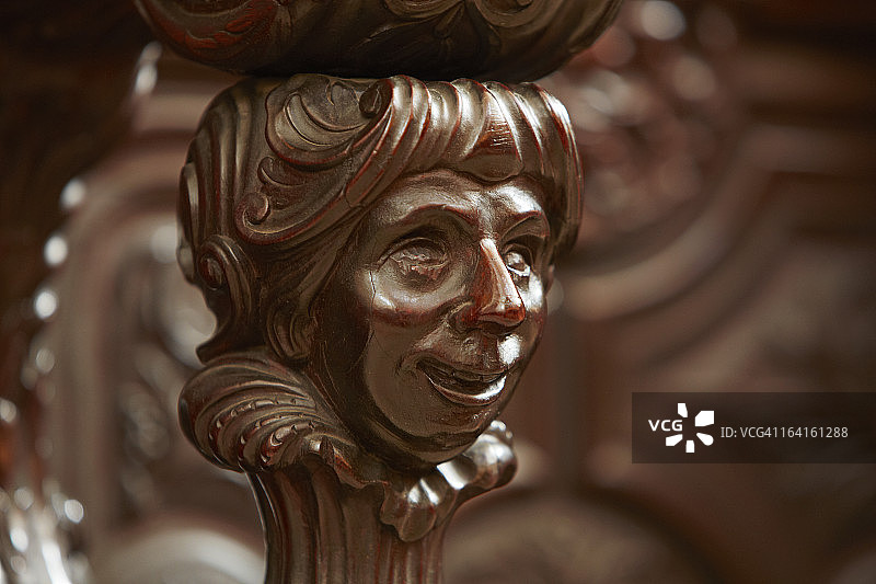 科尔多瓦主教座堂中世纪男子笑像雕刻图片素材