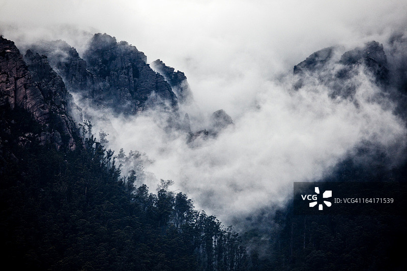 罗兰山上的薄雾，塔斯马尼亚图片素材