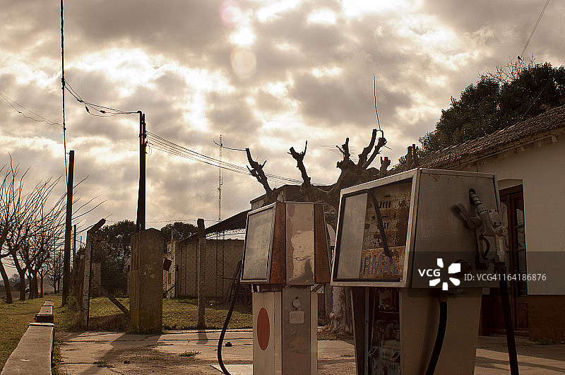 阿根廷布宜诺斯艾利斯乌里韦拉雷亚空置加油站图片素材