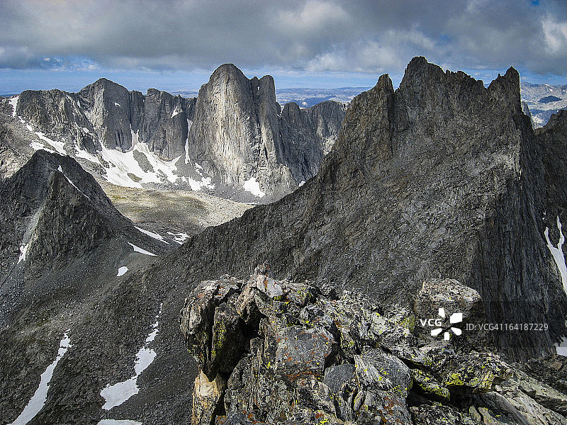 美国怀俄明州从北双狮峰顶观看叉角羚峰图片素材
