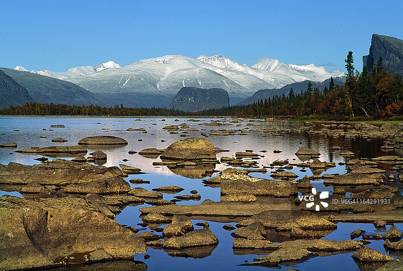 岩石湖图片素材