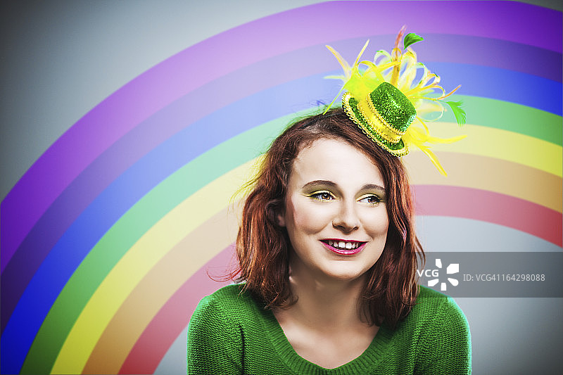 准备好迎接圣帕特里克节的爱尔兰女孩图片素材