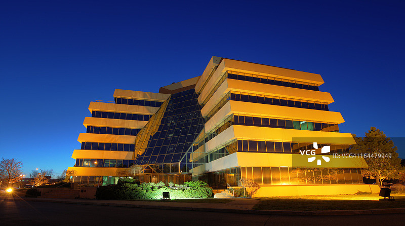 未来感的办公大楼图片素材