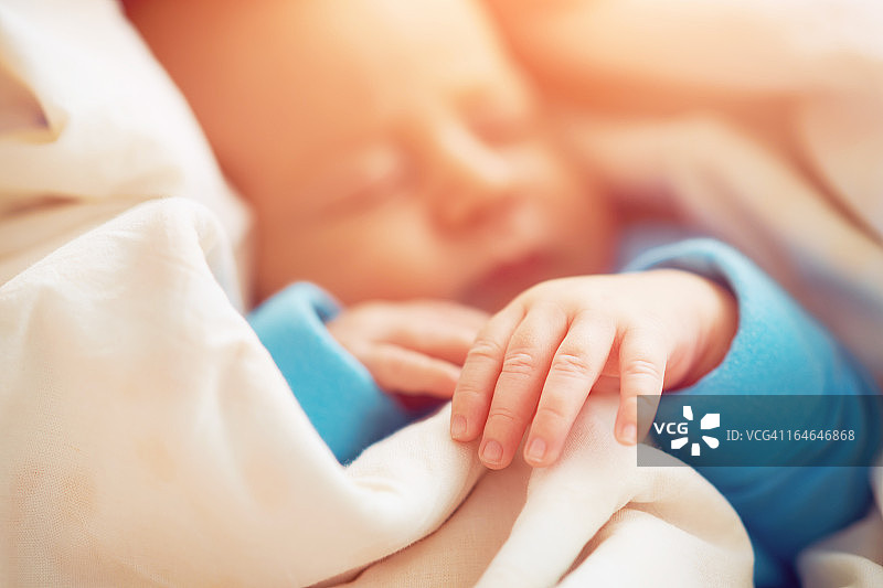 熟睡的新生儿图片素材