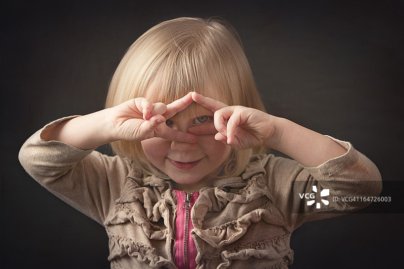 躲躲猫图片素材