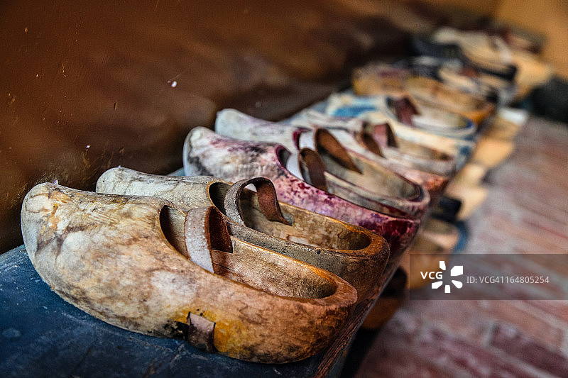 学校里的木屐图片素材