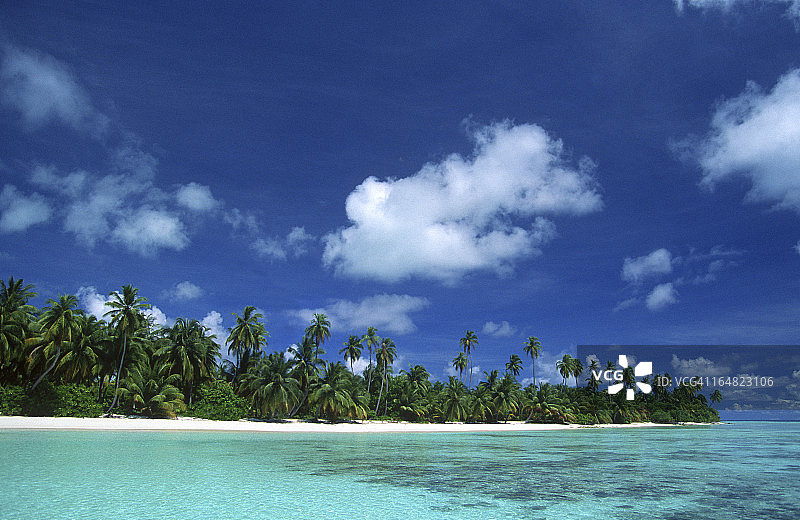 马尔代夫苏瓦迪瓦环礁热带岛屿图片素材