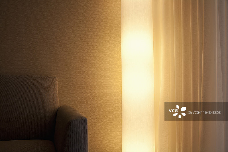客厅里的灯、沙发和窗帘细节图片素材