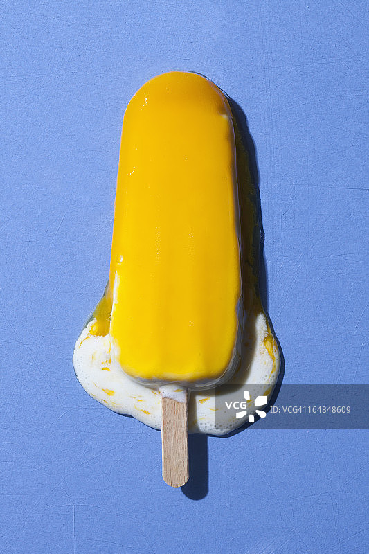 正在融化的冰棒图片素材