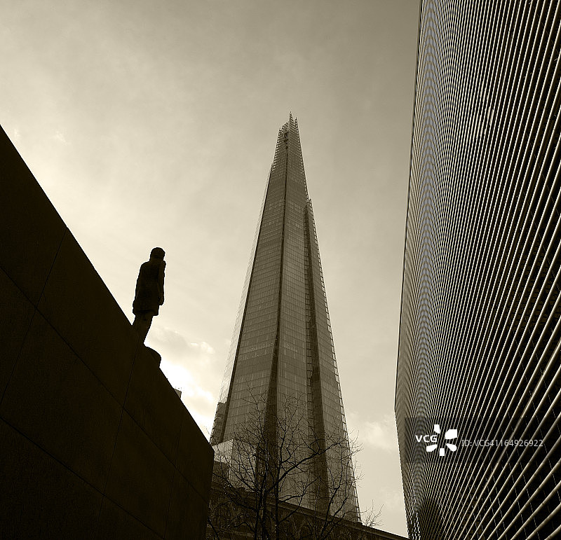 伦敦的金字塔形玻璃建筑图片素材