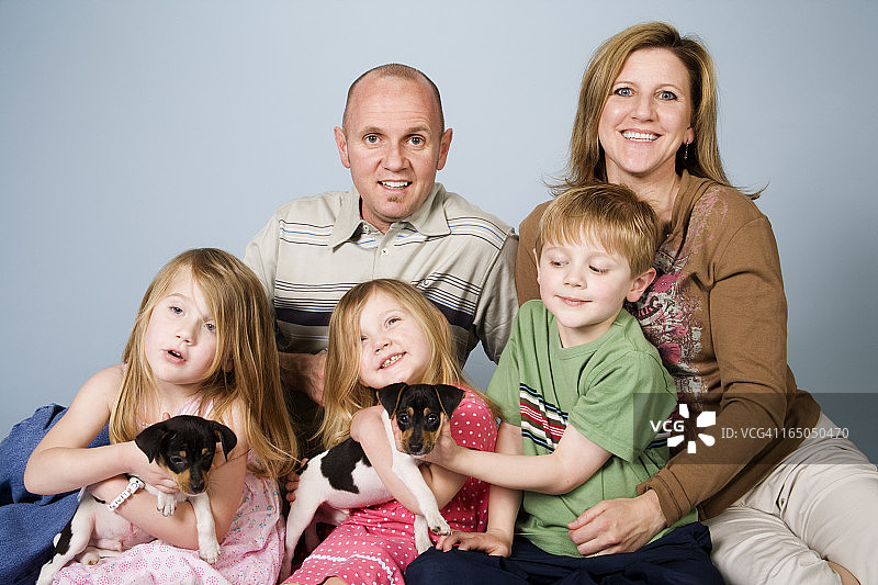 幸福的五口之家图片素材