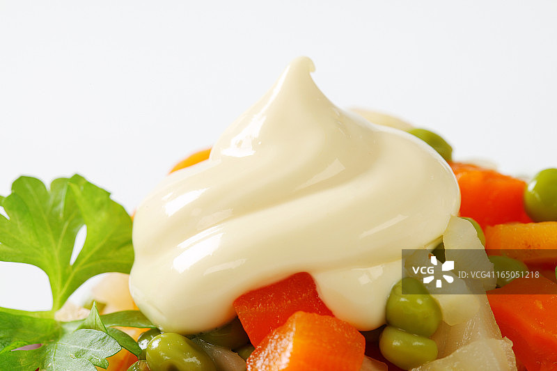 蔬菜沙拉配蛋黄酱图片素材