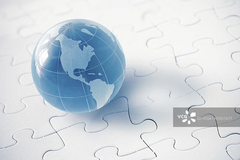 拼图背景蓝色玻璃地球仪图片素材