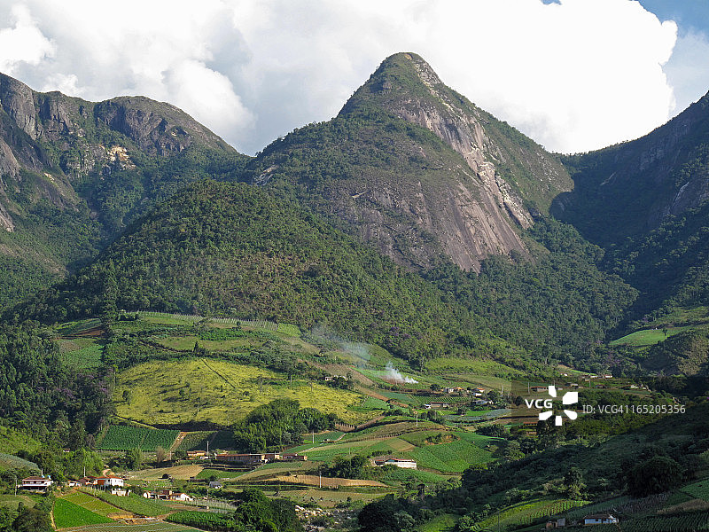 新弗里堡附近的山脉图片素材
