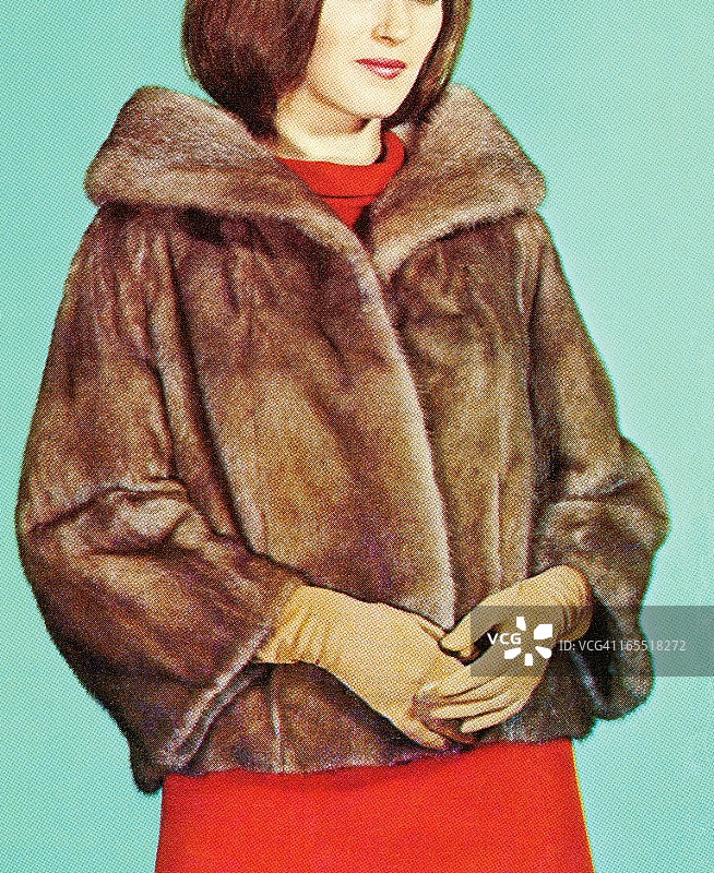 穿皮草外套的女人图片素材