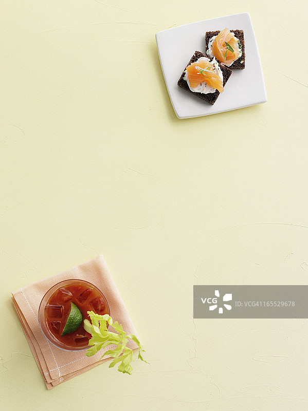 三文鱼奶酪饼干鸡尾酒图片素材