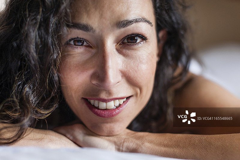 特写：女人微笑的脸图片素材