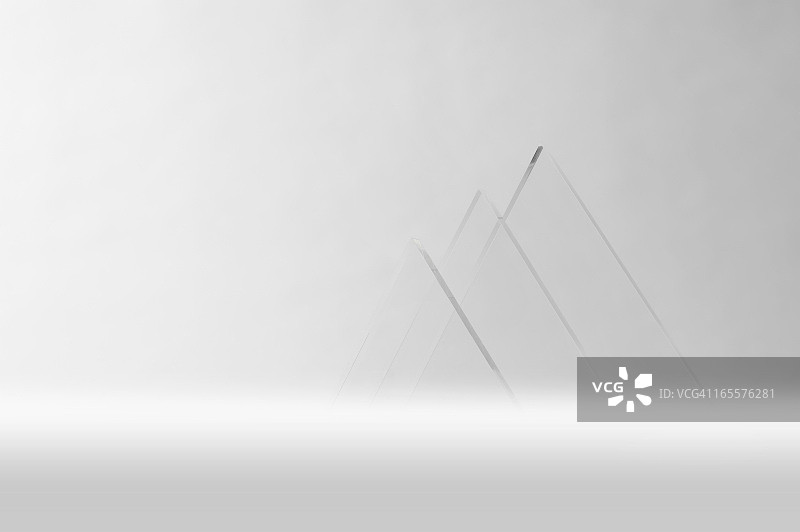 透明丙烯三角形图片素材