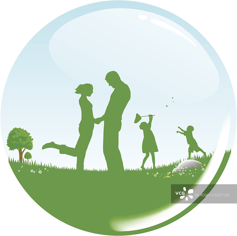 天然绿色田野与幸福家庭图片素材