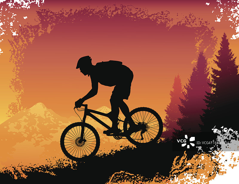 日落时分的山地自行车速降图片素材