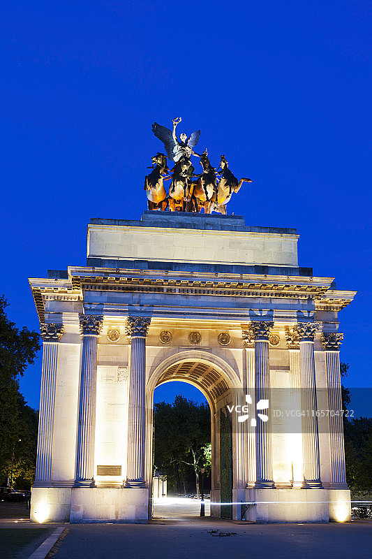 从海德公园看到的伦敦威灵顿拱门图片素材