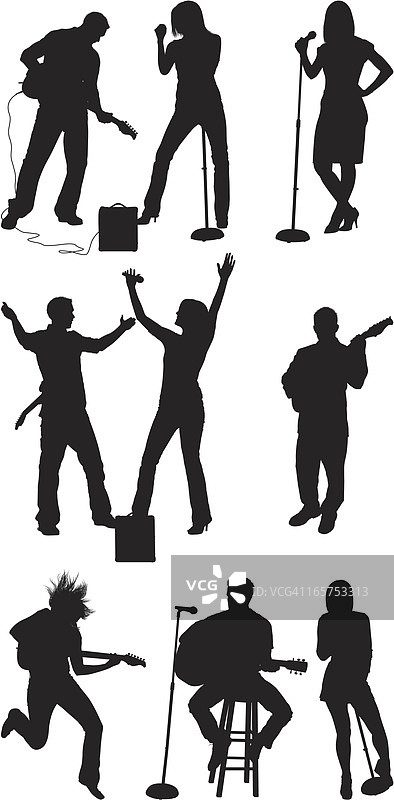 在舞台上唱歌和弹吉他的音乐家图片素材